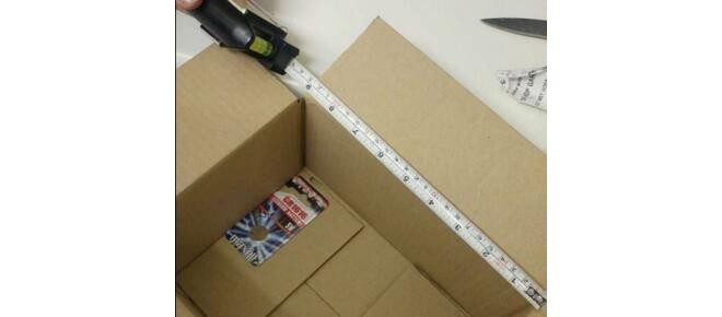 亚马逊大纸箱包装一纽扣大的电池，“大材小用”遭吐槽